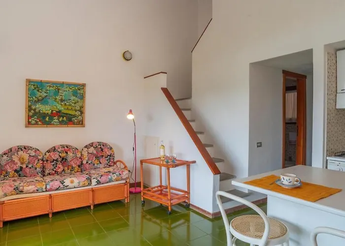 Guesthost - Roomy With Terrace! Appartement Porto Rotondo