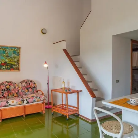 Guesthost - Roomy With Terrace! Lägenhet Porto Rotondo