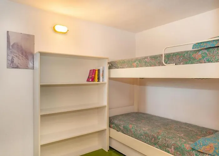 Guesthost - Roomy With Terrace! Apartamento